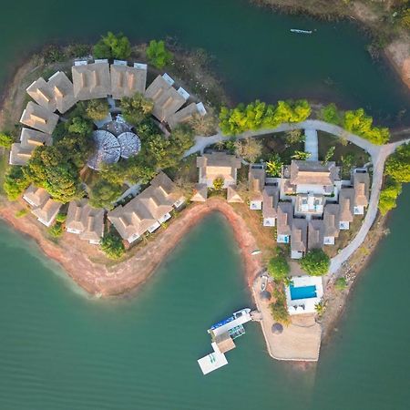 The Sanctuary Nam Ngum Beach Resort Vang Vieng Esterno foto